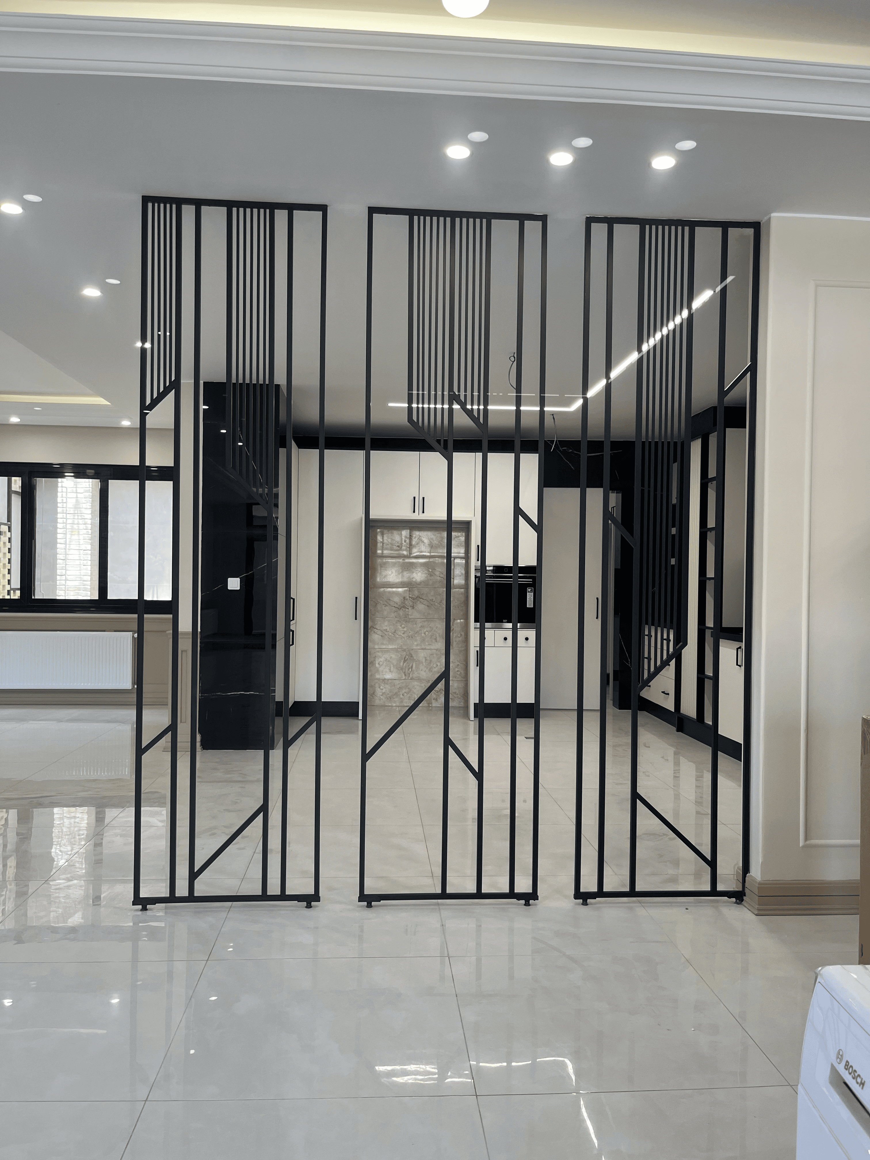 نمای داخلی کابینت کاری.